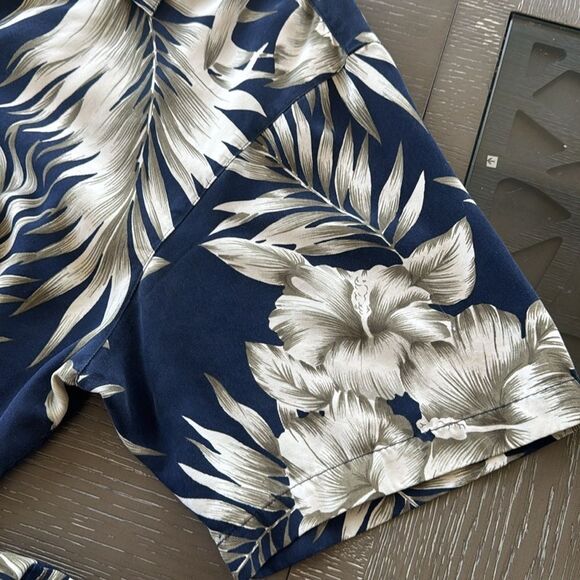 Tiki Classics Men’s Size L 100% Silk Hawaiian Button Up Shirt Navy Floral Casual - Picture 11 of 12